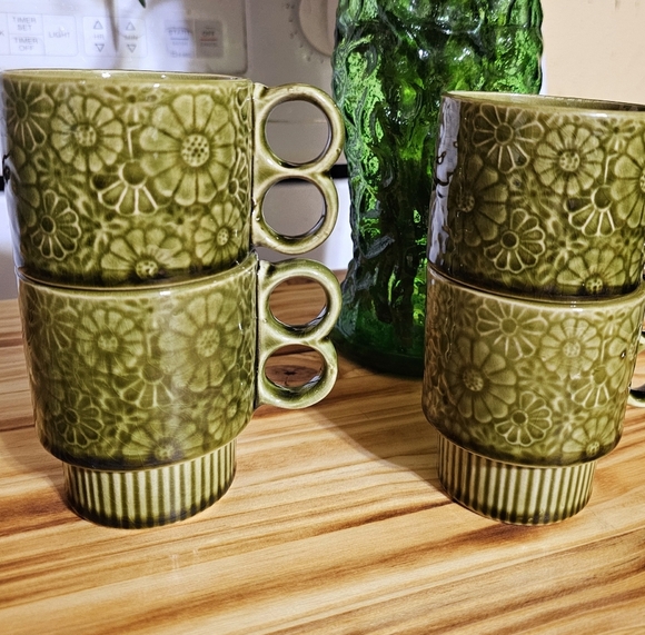 Other - Vintage 1970's Japanese stacking pedestal floral avocado green cups set of 4